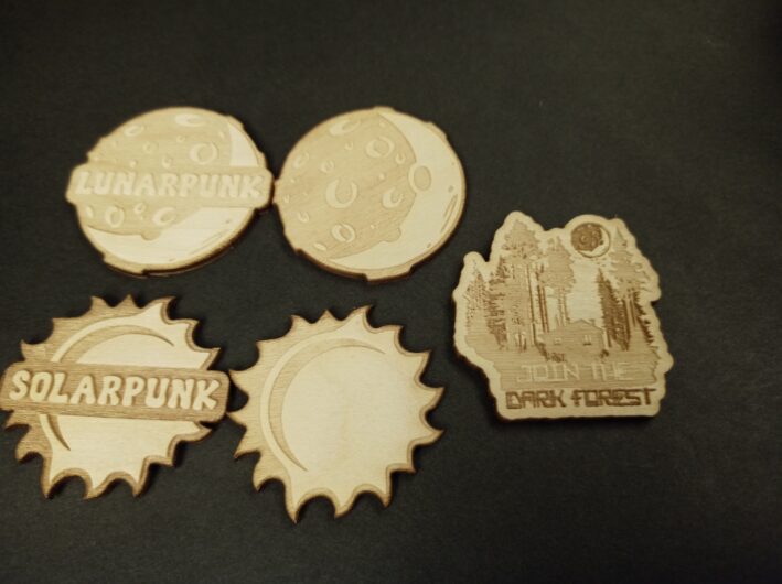 Lunarpunk magnetic badges / odznaky