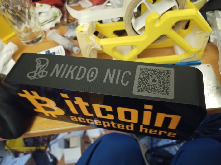 Bitcoin accepted here sign / cedula