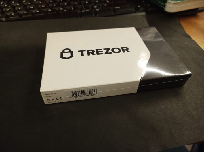 Trezor model T (nový nerozbalený)