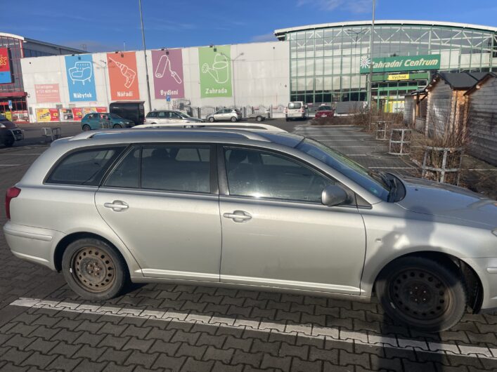 Toyota Avensis Combi (2006)