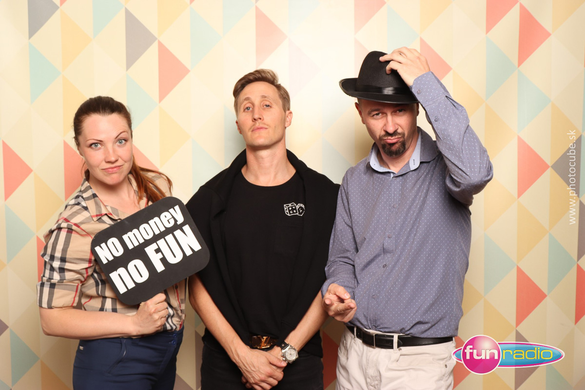 Prenájom zábavného fotoboxu PhotoCube