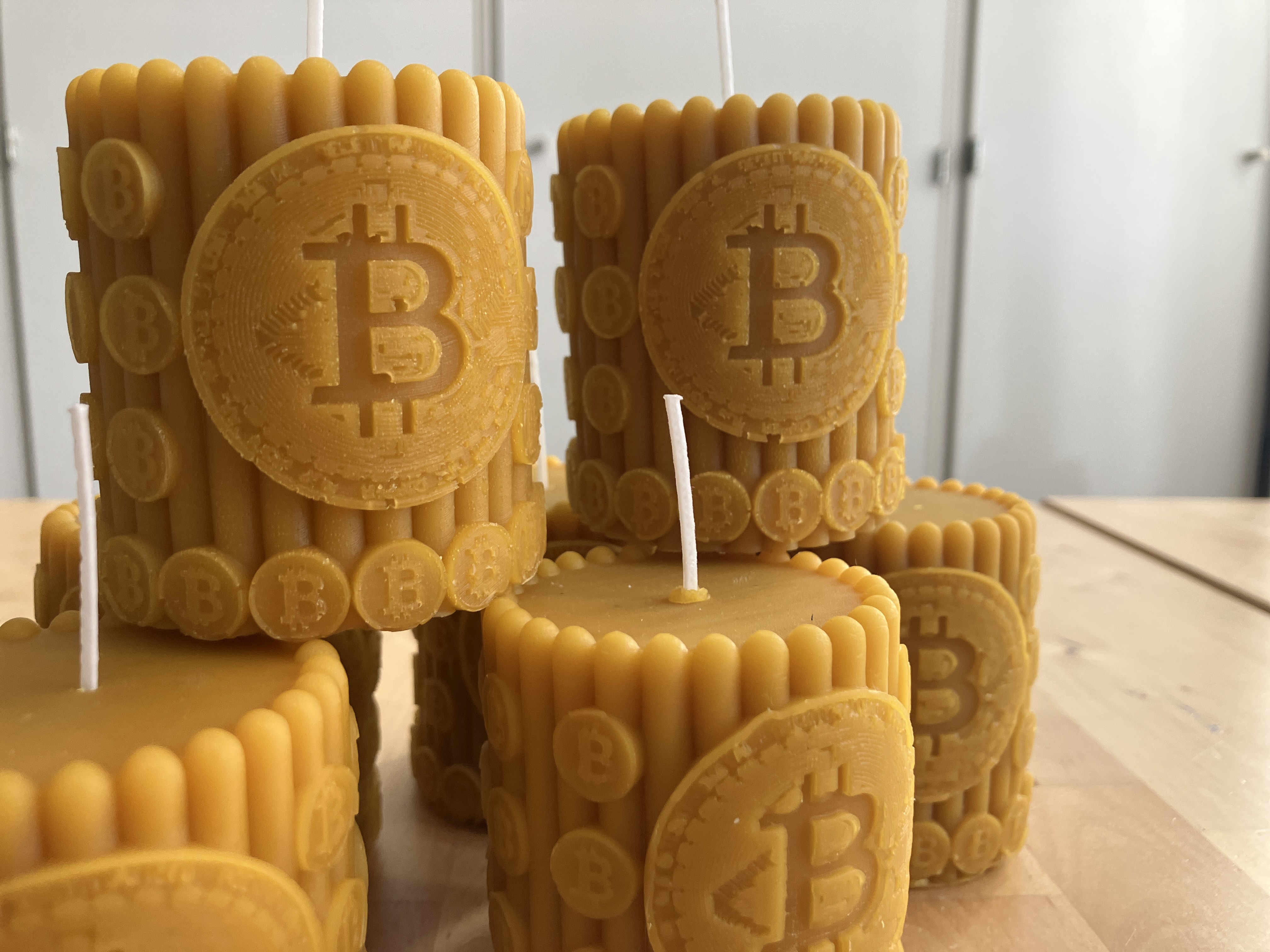 Adventní / Vánoční Bitcoin svíčka . Včelí vosk / BTC originální dárek.