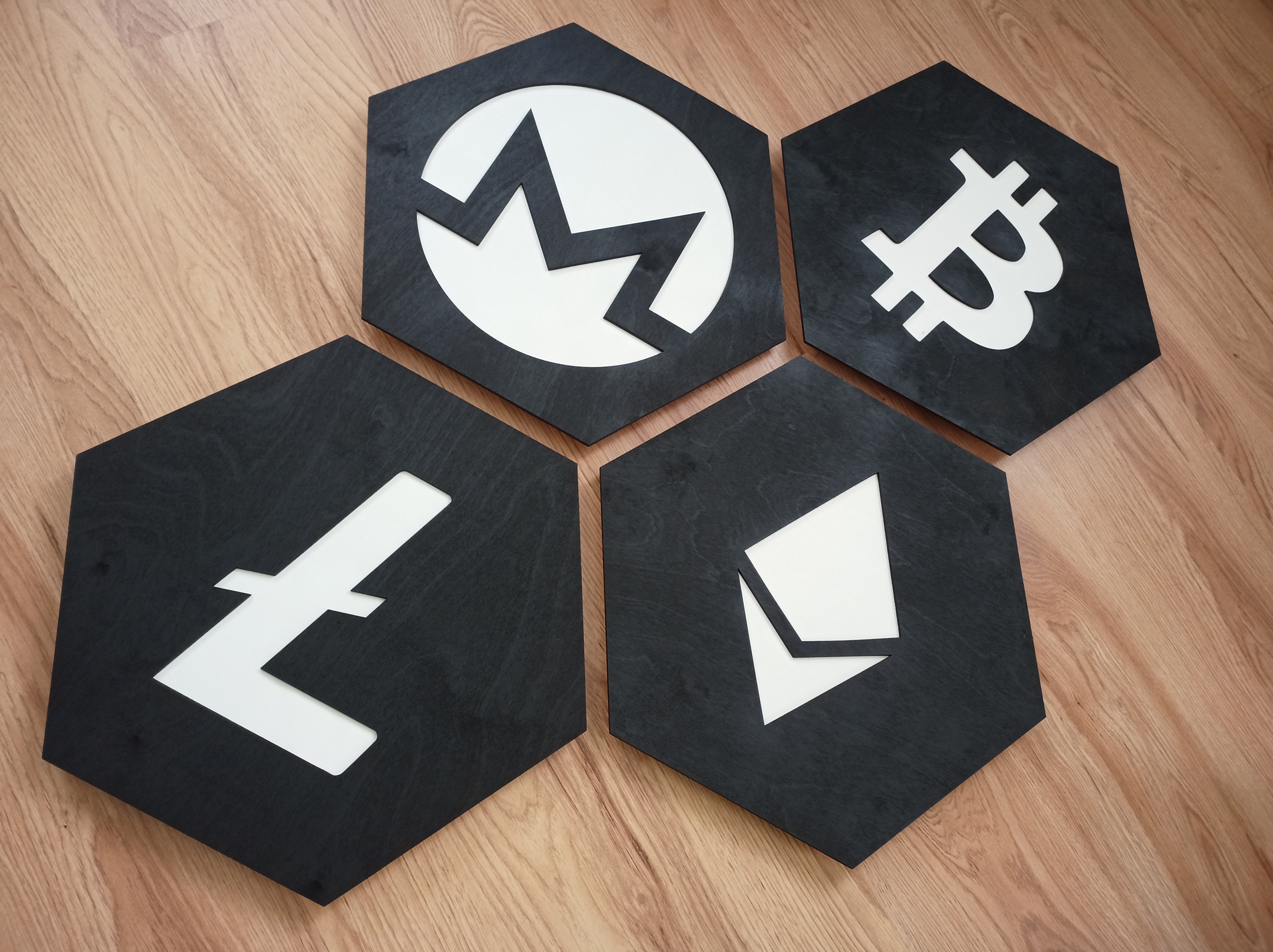 Bitcoin a iné logá