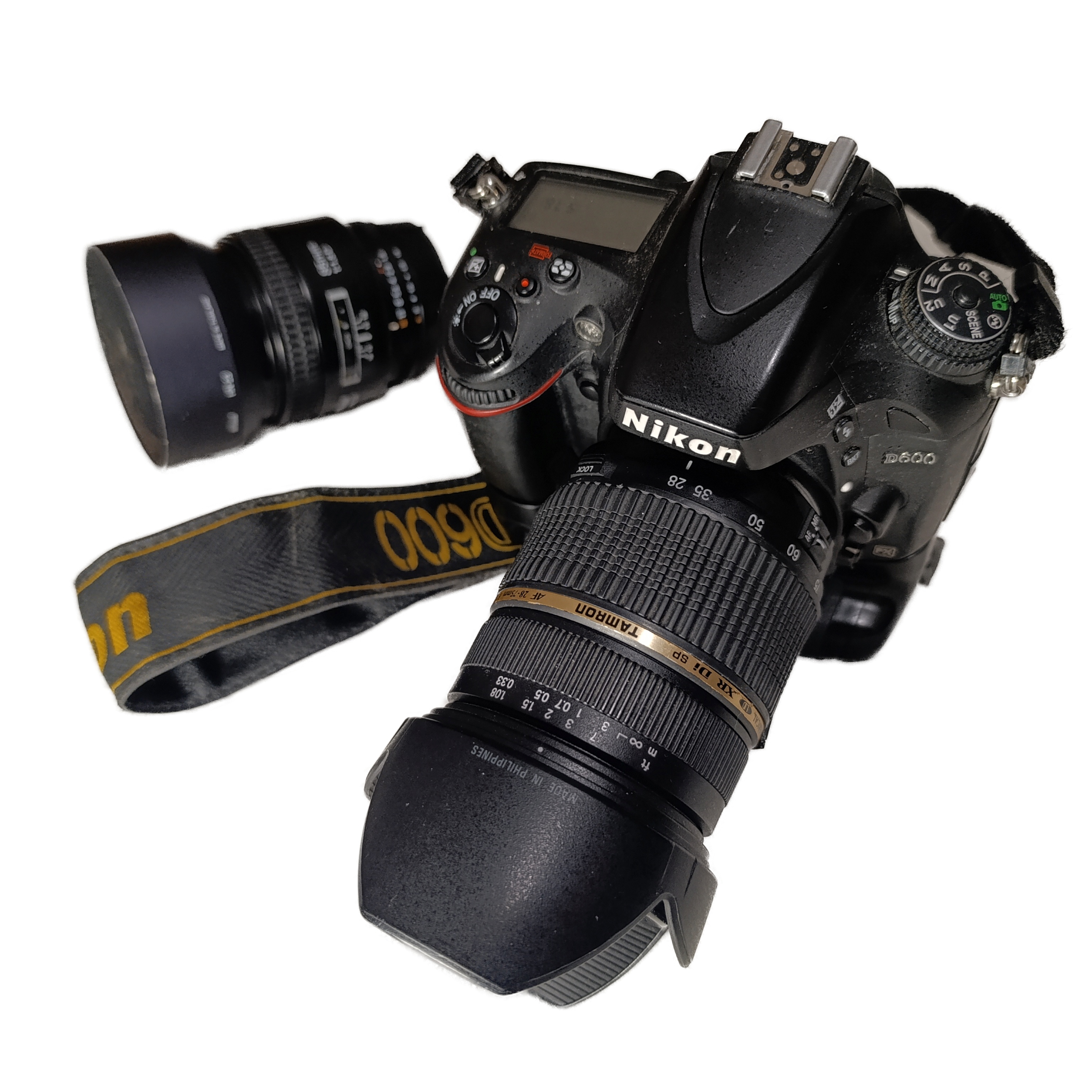 Predám Nikon D600 s Nikkor 85 f/1.8 D a Tamron 28–75 f/2.8