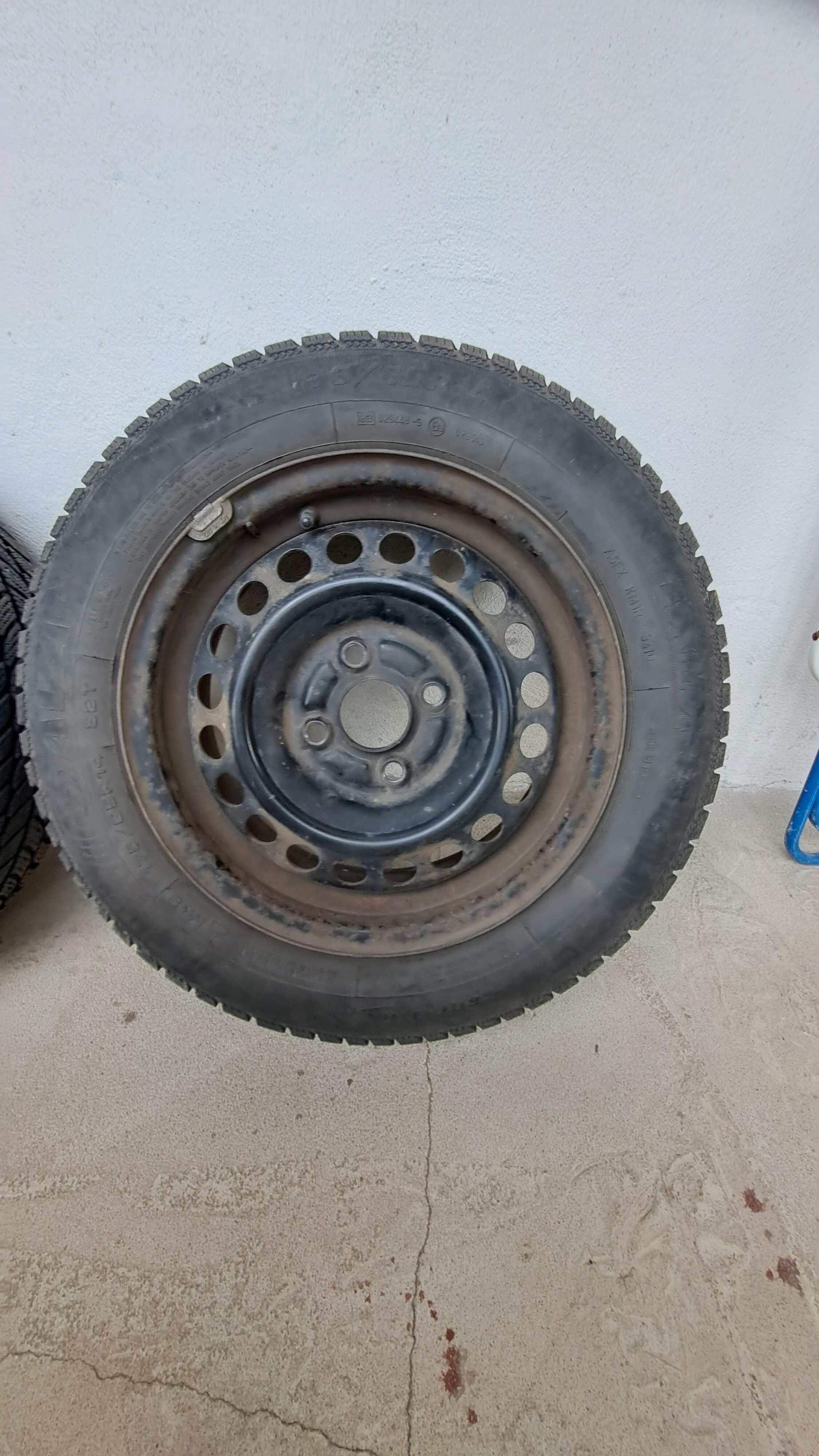 4 x pneu na diskoch + puklice