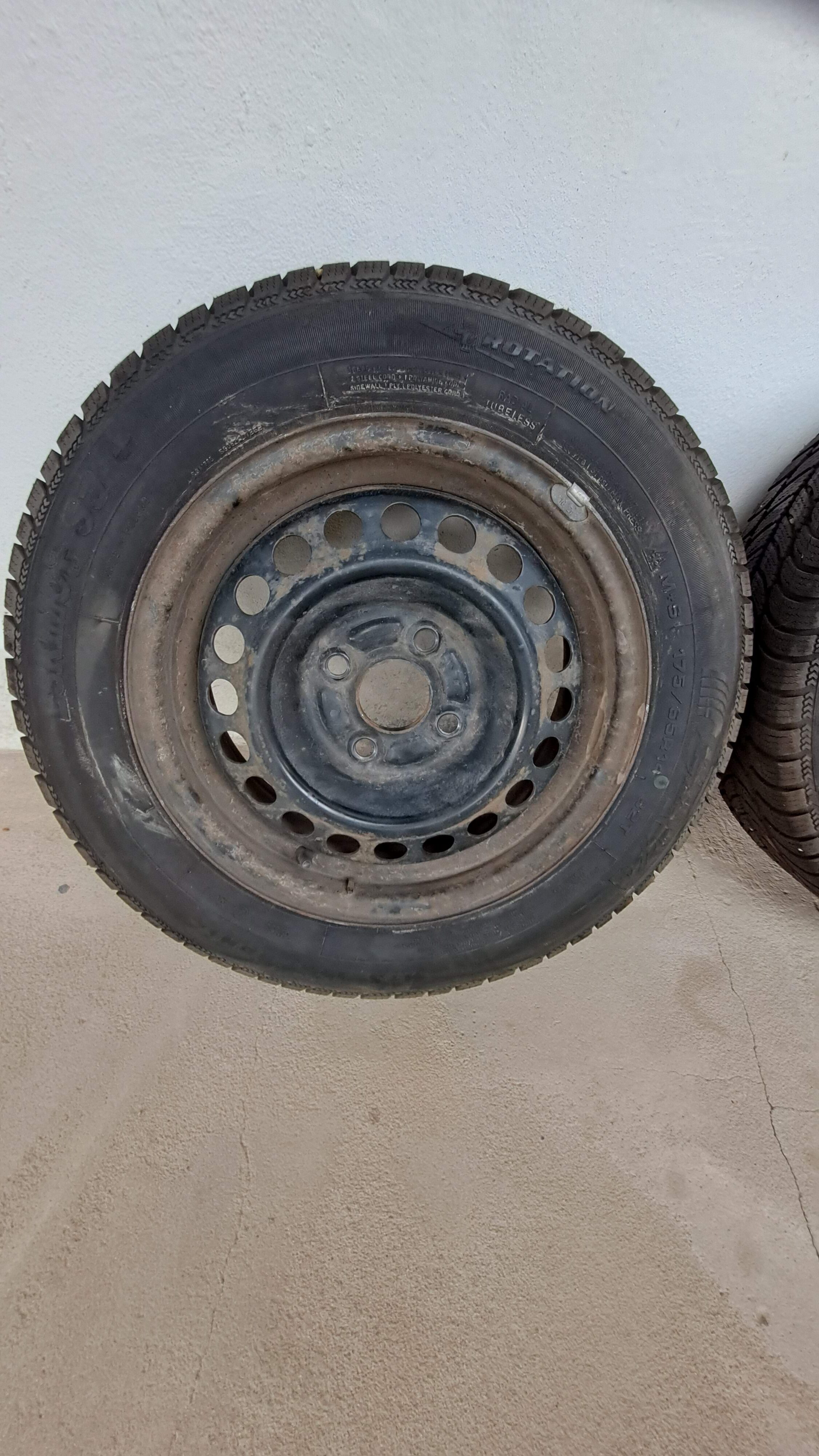 4 x pneu na diskoch + puklice
