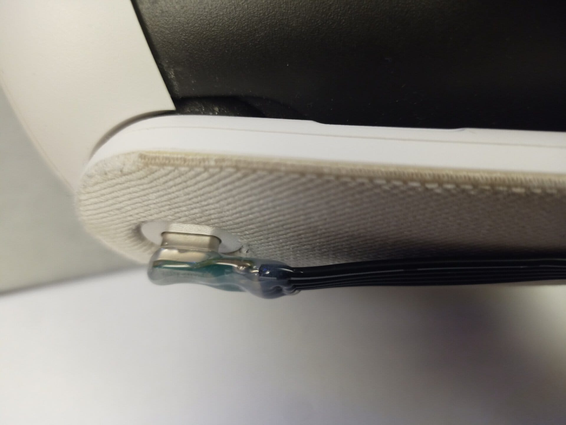 protective USB-C cable against breaking force/ ochranný kabel proti poškodeniu trhnutím